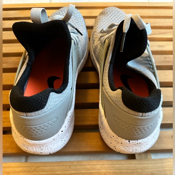 Nike Free Men’s Shoe - size 9.5 (runs half a size small) - Picture 5 of 5